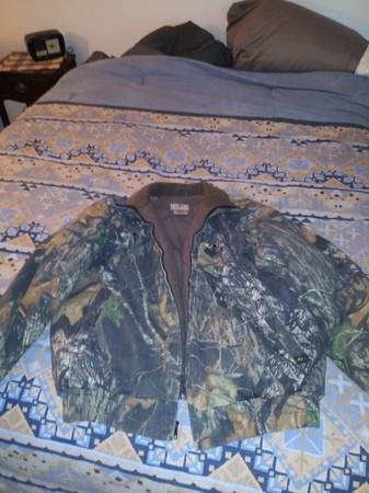 Photo Mossy oak Camo hunting jacket $25