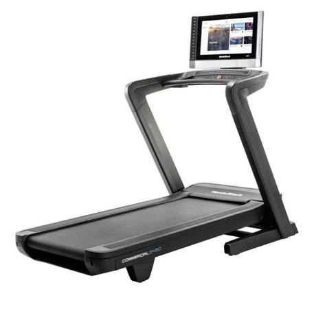Photo Nordictrack Commercial 2450 Treadmill With Incline And Decline IN BOX $1,700