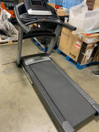 Photo Nordictrack Elite 900 Treadmill With Incline And Foldable Space Saver $375