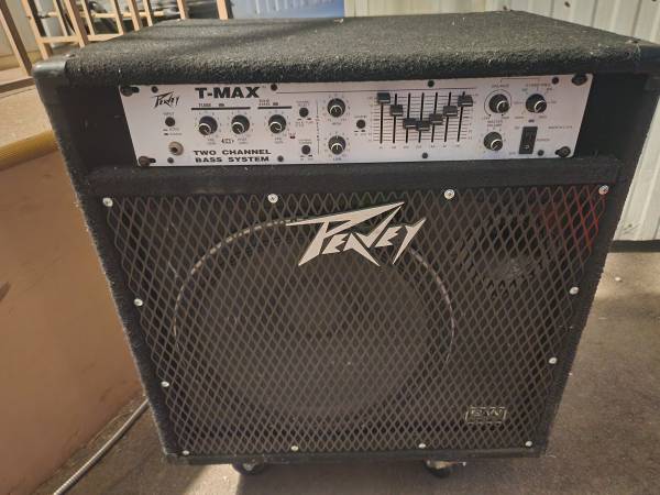 Photo Peavey T-Max 500 watt 1x15 bass combo tubess $200