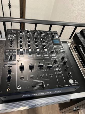 Photo Pioneer DJM-900 Nexus 2, dust cover, and DJ stand $1,975