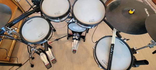 Photo Roland V Drums TD 17 module, DW hardware $2,300