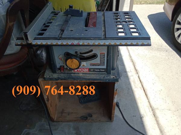 Photo Ryobi Table Saw BTS10 with rip fence and blade $20