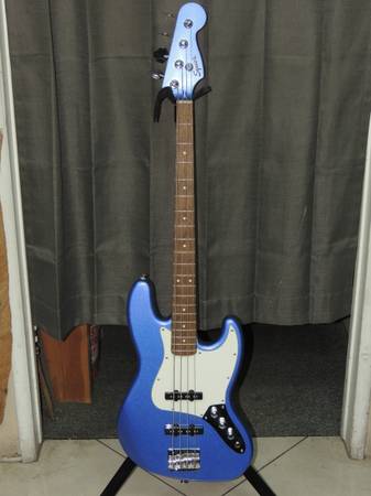 Photo Squier 4 String Electric Jazz Bass Ocean Blue Metallic $250