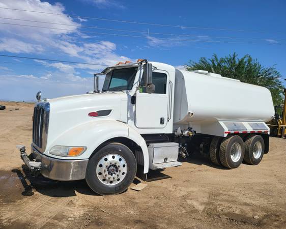 Photo Water Truck Peterbilt 2013 384 4000-gallon New Steel Tank $63,000