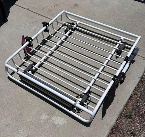 Photo Yakima (roof rack  basket set up) $100