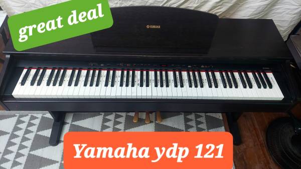Photo Yamaha YDP-121 electric piano $175