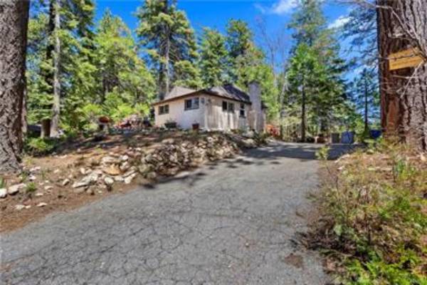 Photo cozy Mountain Cabin in Lake Arrowhead $359,000
