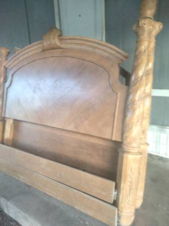 Photo really nice cal king 4 poster bed frame $100