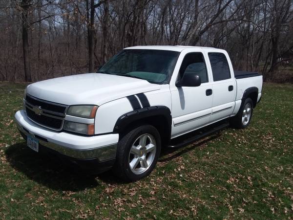 2006 Chevy Silverado Z71 4 Door Crew Cab 4x4 Beautiful Truck