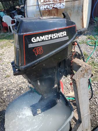 Photo 15 HP GAME FISHER OUTBOARD MOTOR TILLER HANDLE AND PULL START SHORT SH $500