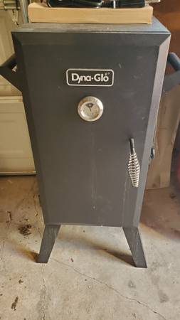 Photo Dyna-glo electric smoker $50