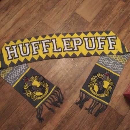 Photo Harry Potter Hufflepuff Replica Scarf ADULT SIZE