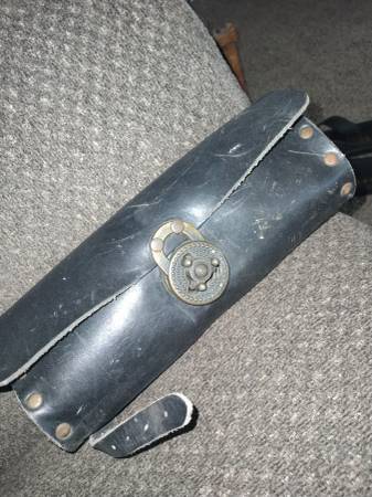 Photo VINTAGE INDIAN SCOUT LEATHER MOTORCYCLE TOOL BAG $200