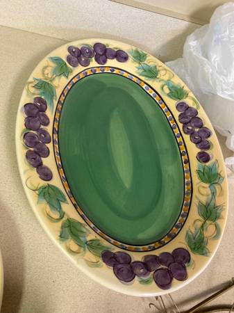 Photo Dishes- Gail Pittman- Beau Rivage- grape detail rim green center $23