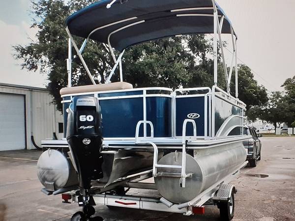 Great Boat Pontoon For Fishing $13,500