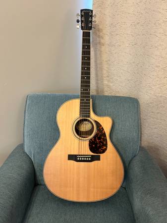 Photo Larrivee LV-03RE acoustic electric guitar with hard shell case $1,700