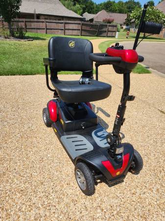 Photo Mobility Scooter with Lift $1,800