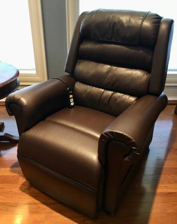 Photo Perfect Cond Recliner Lift Chair - Remote Control - Top of the Line $2,200