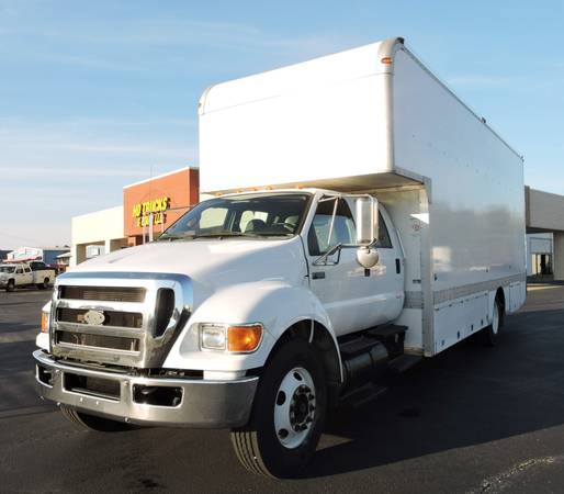 Photo 2015 FORD F650 CREW CAB MOVERS BOX TRUCK