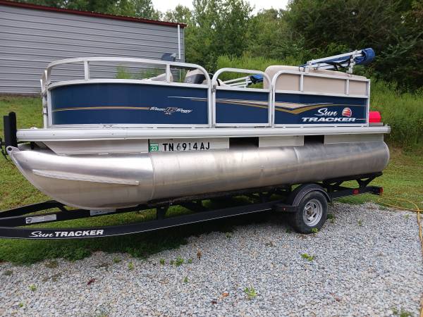Photo 2020 Sun Tracker Pontoon Boat $16,500