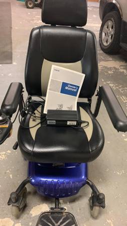 Photo Electric power wheelchair new battery $400