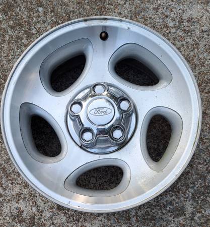 Photo Ford Ranger 16 inch Factory Wheels $300