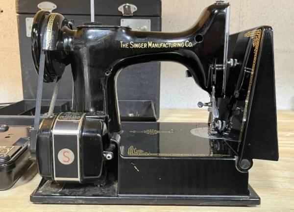 Photo Singer 221-1 Featherweight Portable Sewing Machine Vintage w Case and more Up $280