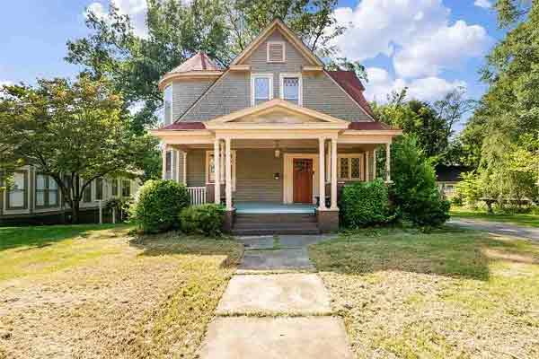 Victorian Style two-story home in the historical area near downtown Ja $800