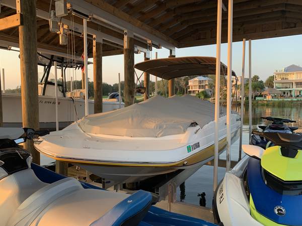 2017 Hurricane Deck boat $31,000