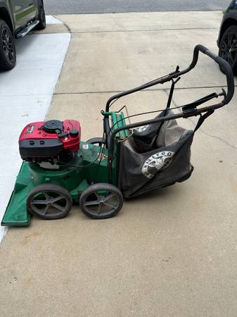 Photo BILLY GOAT Leaf Vacuum Yard and Driveway Sweeper 5.5HP Honda SV50HR $350