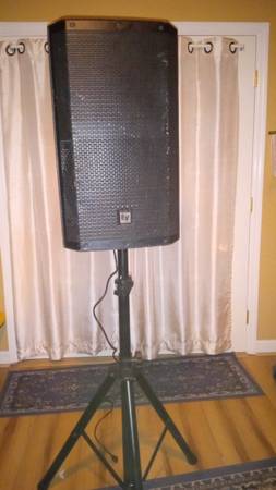 Photo Ev Zlx 12 powered speaker wBluetooth $200