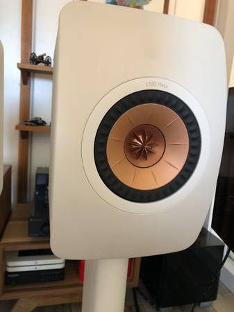 Photo KEF - LS50 META Bookshelf Speakers Pair white with S2 Stands - Mint Co $700