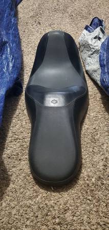 Photo Make me an offer for this like new Harley-Davidson Seat