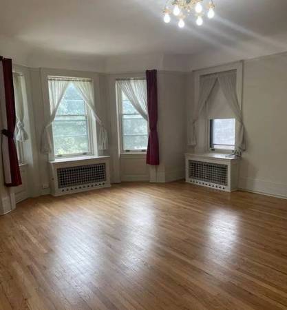 Photo Nice 2 Bedroom Apt. - WasherDryer In-Unit AVAILABLE $700