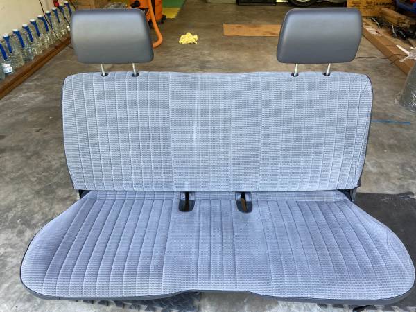 Photo Nissan Hardbody Seat $400