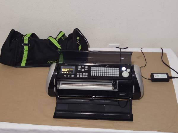 Photo Provo Craft 24 Cricut Expression Machine with Travel Case $40