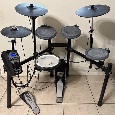 Photo Roland TD-11 V-Drums complete kit $450