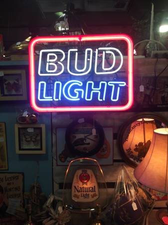 Photo Vintage Large Neon Bud Light Sign