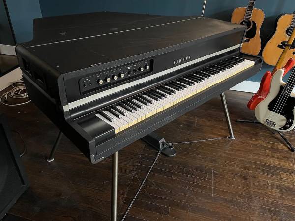 Photo Yamaha CP-80 88-Key Electric Grand Piano $1,999