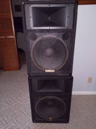 Photo Yamaha S115V PA DJ speakers $350