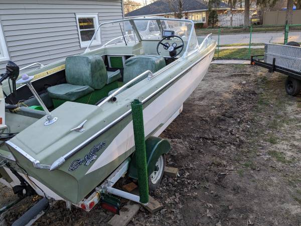 15 foot Glastron boat $1,800