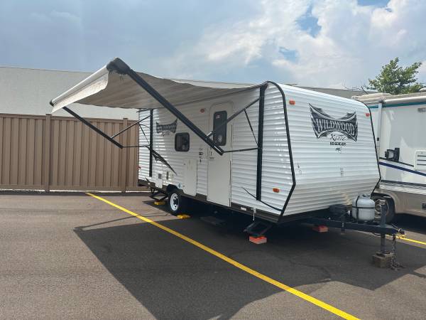 Photo 2014 Forest river Wildwood X-lite FS addition travel trailer 19 FT $10,900