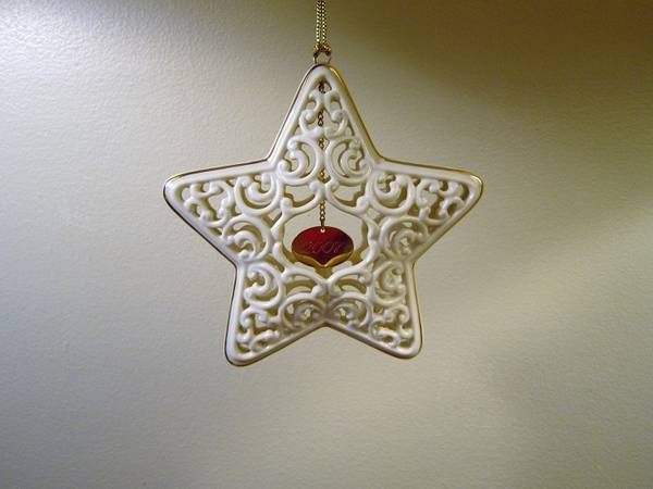 Photo 2007 Christmas Lenox Holiday Lace Star Ornament $10