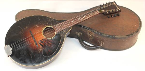Photo 30s Gibson Kalamazoo KM11 Mandolin  Orig Case  Needs TLC $500