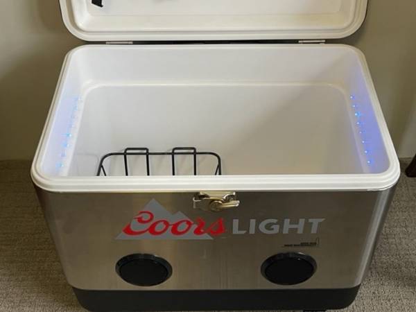 Photo 54 QUART WHEELED STEEL BELTED BLUETOOTH SPEAKER COORS LIGHT COOLER TAILGATE FOOT $250