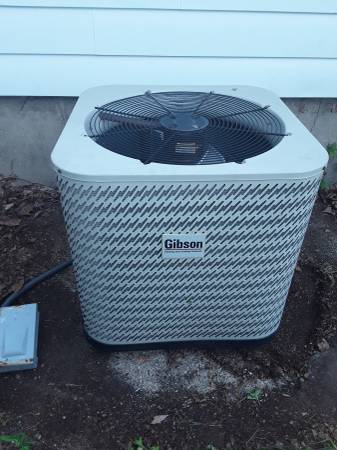 Photo Gibson 4- Ton AC Condenser with Shut Off Box OEM Like New. $650