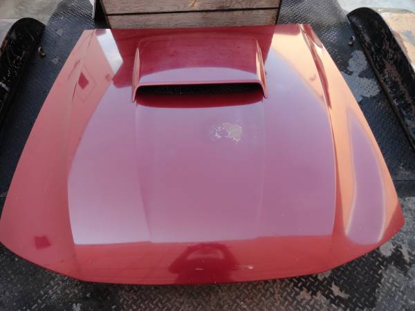 Photo MUSTANG GT HOOD, RED with RED SCOOP 4th. gen. 99-04 $250