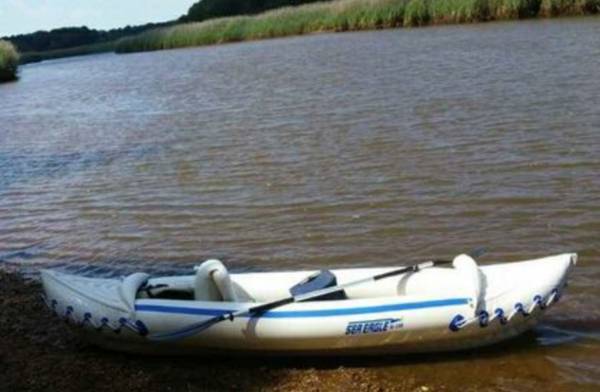 Photo Sea Eagle 330 inflatable Kayak $270