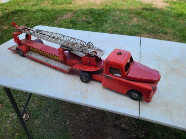 Photo Strutco Fire Truck $125